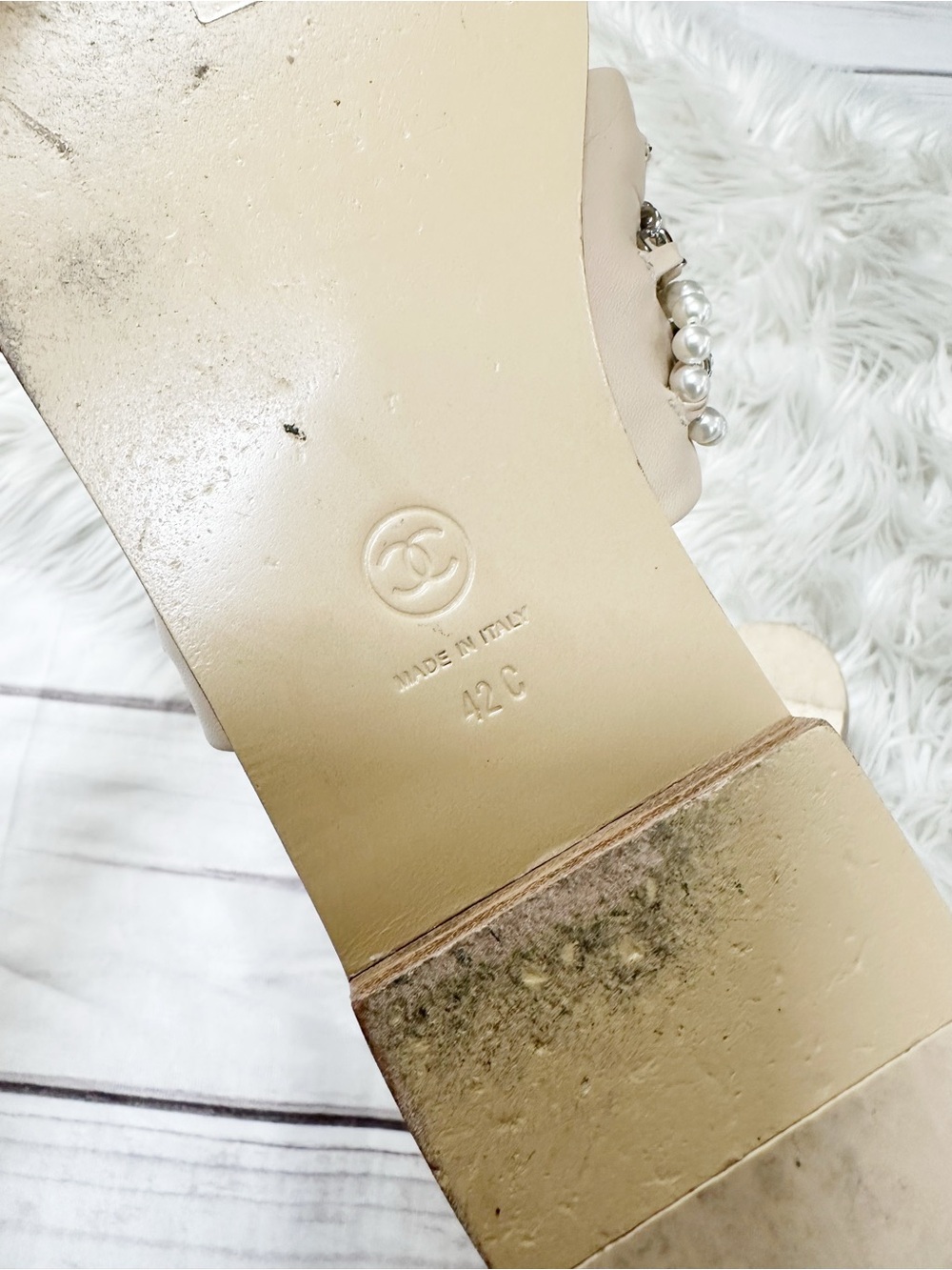Chanel 19P Beige Pearl Chain CC Charm Quilted Lambskin Slide Sandal EU 42C - Picture 6 of 9